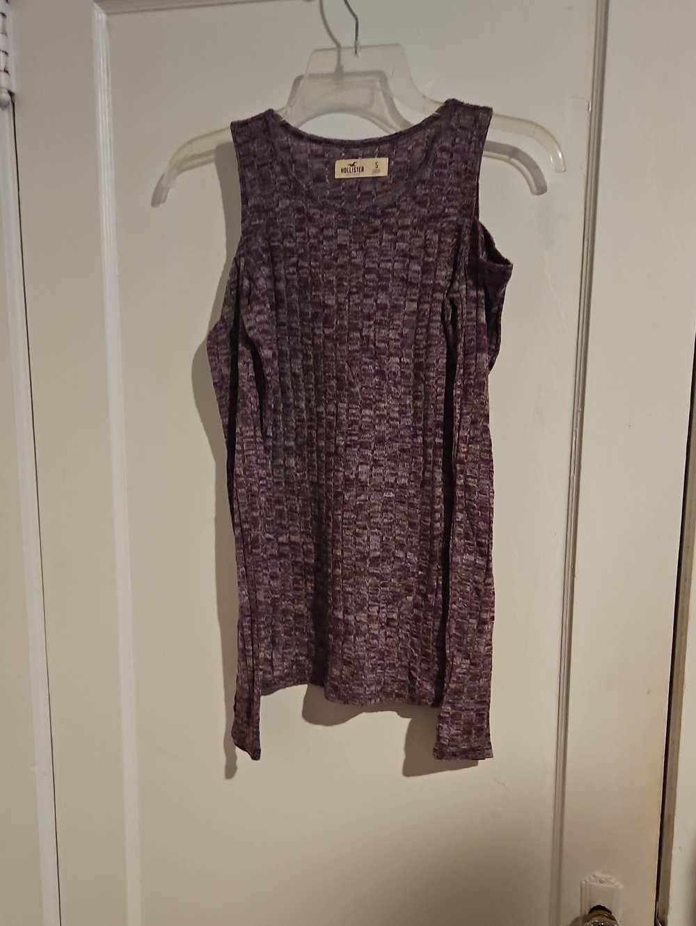 Hollister Textured Wine Long Sleeve Cold Shoulder Top Size Small